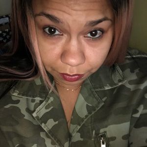 Meet your Posher, Monique